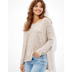 American Eagle AEO Cheetah Print V-Neck T-Shirt MD